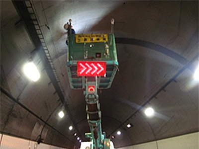 トンネルはく落対策工事