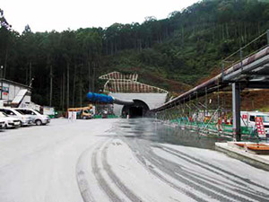 国見山トンネル北側坑口 施工状況