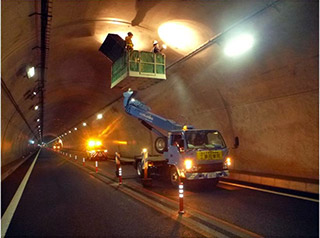 トンネル覆工の打音点検