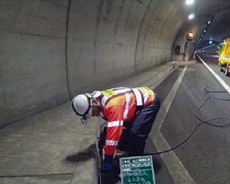 トンネル円形水路清掃