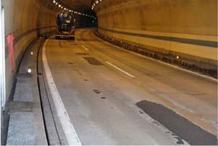 トンネル内コンクリート舗装補修工事