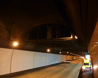 トンネル天井板