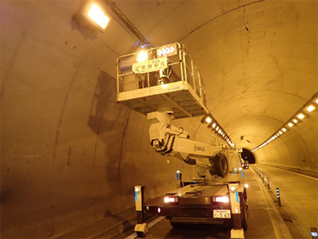 トンネル照明構造・設備点検