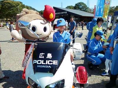 広島県警高速隊及びNEXCO西日本のパトロールカー展示