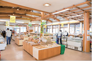 道の駅なかやまの店内