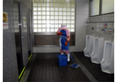 写真4　糸モップでナノバブル水を拭き取り