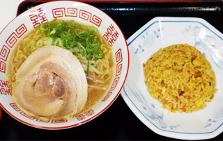 玖珂PA（上り線）「豚骨醤油ラーメン＋半チャーハン」（600円）