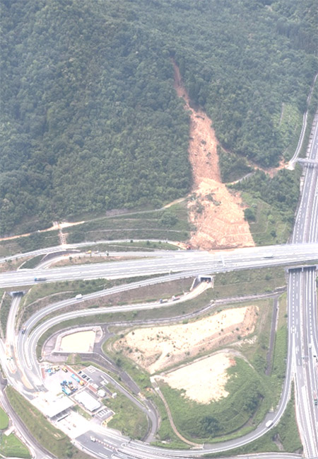 高屋JCT・IC付近（平成30年7月12日撮影）