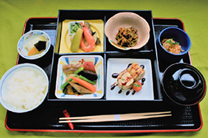 定食「花御膳」イメージ（税込1,500円）