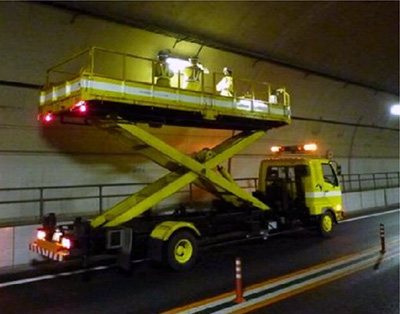 トンネル内設備点検