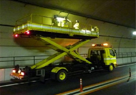 トンネル内設備点検