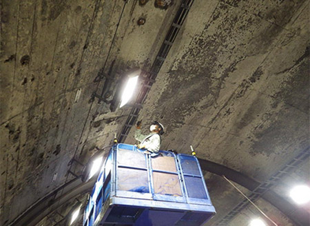 トンネル内設備の点検