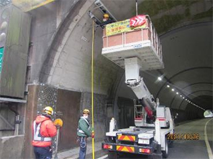 トンネル照明設備更新工事