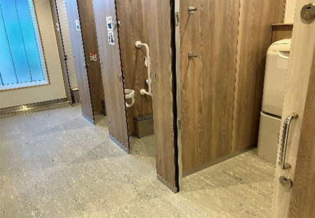 トイレ内の段差を解消しました