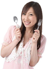 ツアーに同行する三宅智子さん