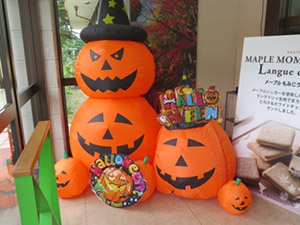 店舗入り口での飾り付け