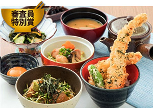 （左）E3九州自動車道　古賀SA（上り線）「ロマン宿る海の道」むなかた三昧丼～鯛茶漬け・穴子丼・鶏すきの三種丼～ 1,620円