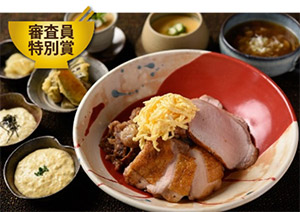 “E27舞鶴若狭自動車道　西紀SA（下り線）『丹波ご当地肉“三種”揃いぶみ丼』 1,620円