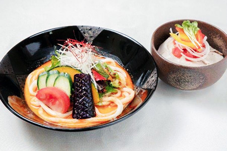 冷やし坦々うどんと官兵衛のローストポーク丼