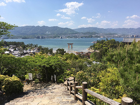 「宮島の長閑な一日」平間 壮さん
