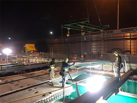 大規模更新状況（R3.9 荒牧高架橋 床版設置）