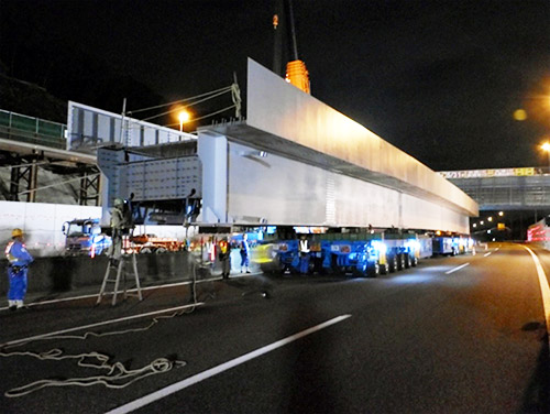 《橋梁架設状況（イメージ）　多軸自走台車による鋼桁移動状況》