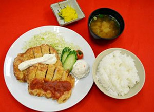 びっくりチキン竜田定食（ダブルソース）（980円（税込））