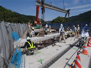 橋梁床版取替