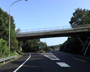 今回点検する跨道橋
