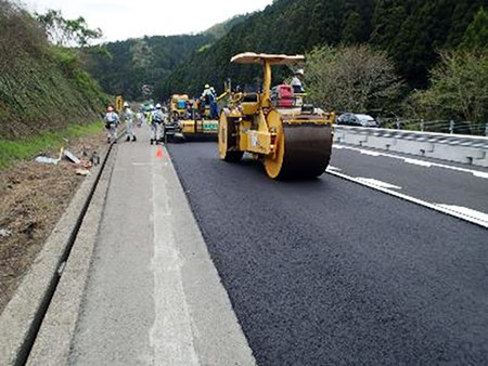 舗設工
