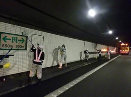 トンネル側壁清掃(作業イメージ)