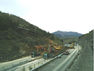 のり面土砂崩落現場の作業状況