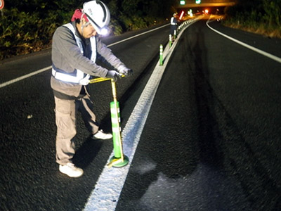 車線分離標取り換え工事
