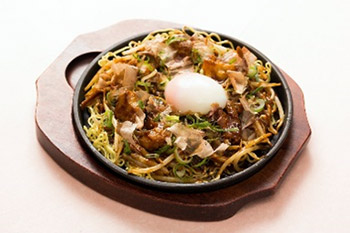 ピリ辛もつ味噌鉄板焼きラーメン