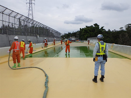 床版防水工の作業状況