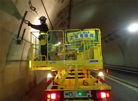 トンネル内設備点検