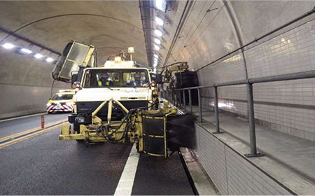 トンネル側壁清掃