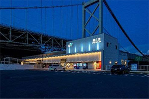 ライトアップによる四季の移ろいを演出