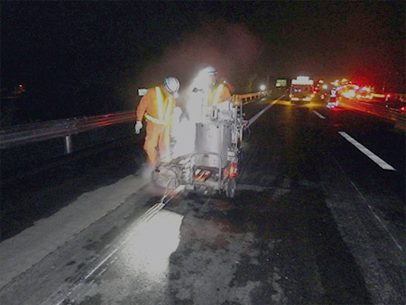 夜間工事状況《レーンマーク工事》
