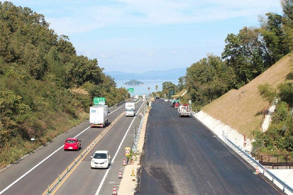 道路の舗装補修工事及び標識移設工事