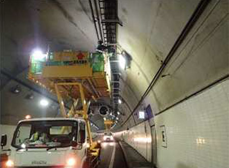 トンネル照明設備点検