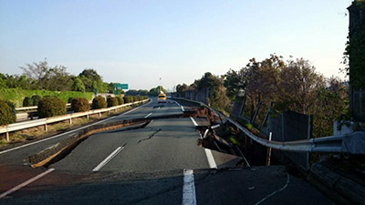 九州自動車道　益城熊本空港IC～嘉島JCT　益城BS付近　被災時と復旧状況