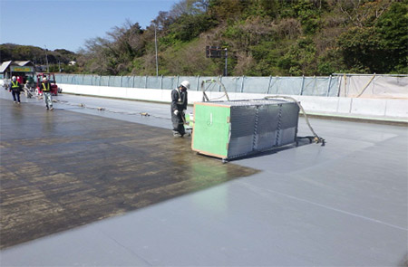 床版防水工の作業状況