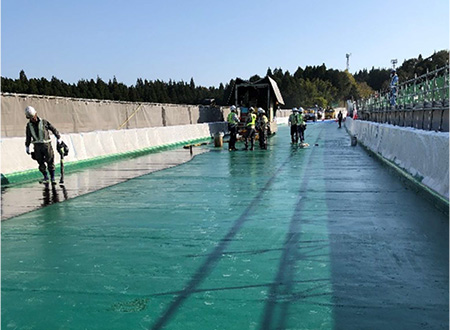 床版防水工の作業状況