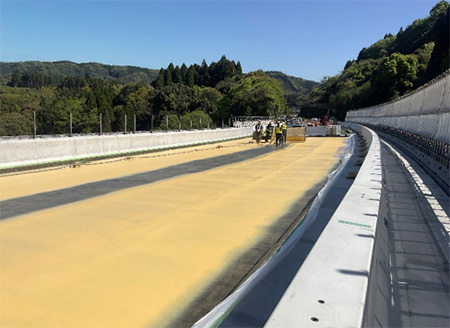 床版防水工の作業状況