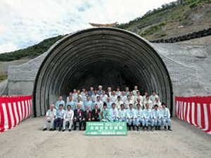神峰山トンネル（上り線）貫通