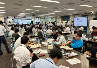 本社に設置された災害対策本部の様子