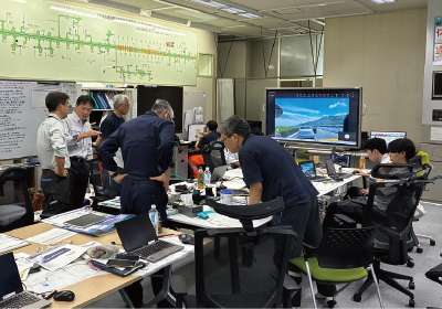 熊本高速道路事務所に設置された災害対策本部の様子
