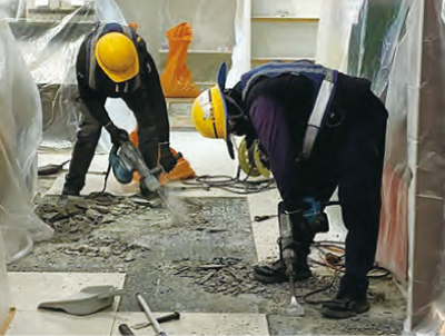 宮原サービスエリア店舗床の応急復旧作業