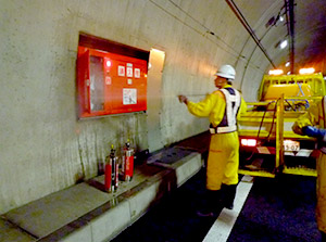 トンネル非常用設備の点検・清掃